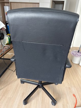 Mesa y silla para teletrabajo