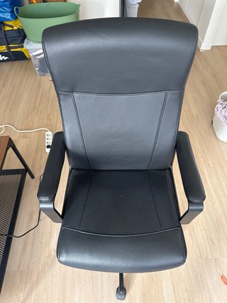 Mesa y silla para teletrabajo