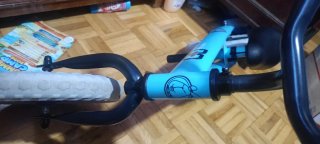 Bicicleta de equilibrio infantil azul