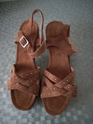 Sandalias Carmela Talla 39 Marrones