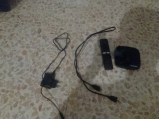 Android TV Box con mando y cargador
