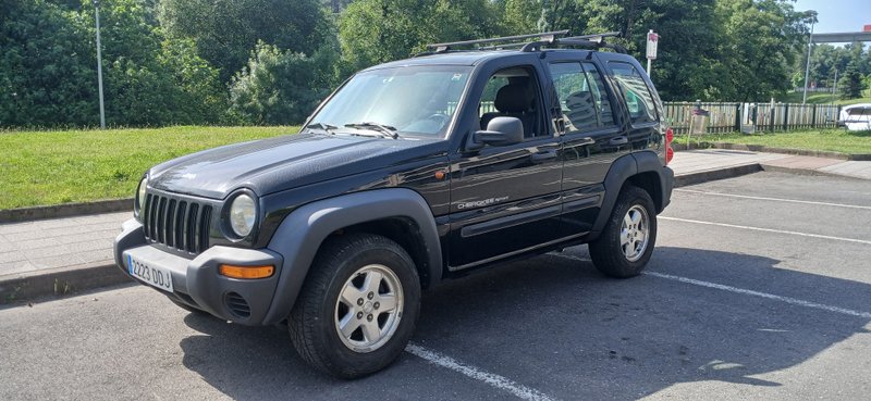 Jeep Cherokee 2004 - foto 1