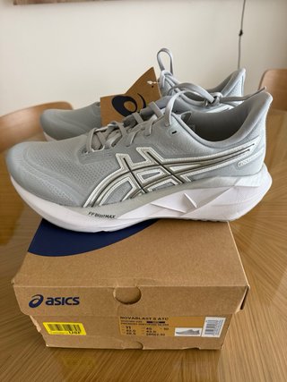 Zapatillas Asics Novablast 5 Talla 45 Gris/Plata