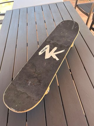 Skate Nokai con diseño espacial