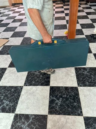 Tavolo pieghevole da campeggio con 4 sedie