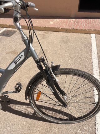 Bicicleta paseo Btwin gris
