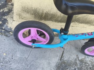 Bicicleta de equilibrio infantil azul