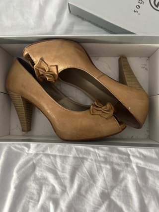 Zapatos de tacón Calçado Guimarães marrones