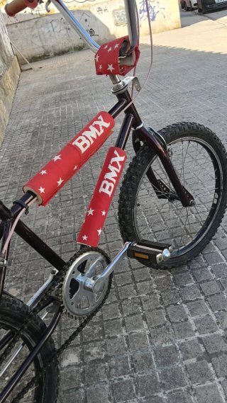Bicicleta BMX Clásica Roja y Negra
