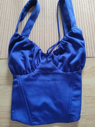 Top estilo corset azul satinado con tirantes