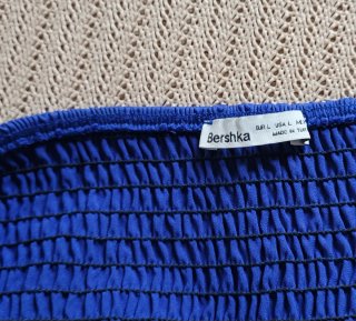 Top estilo corset azul satinado con tirantes