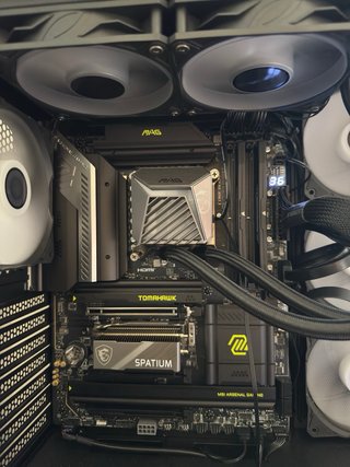 Torre MSI 48GB RAM 2TB SSD Wifi 7