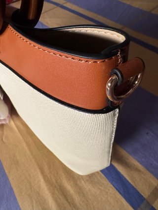 Bolso mano o bandolera beige y marrón