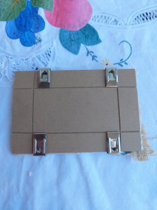 Quadro per camera da letto con abito bianco