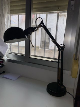 Lámpara flexo negra para escritorio