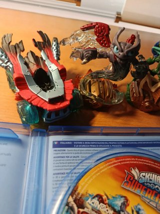 Skylanders Superchargers PS4+Figuras