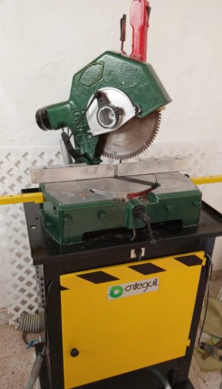 INGLETADORA PARA TALLER LA VENDO  LIMPIA Y PINTADA
