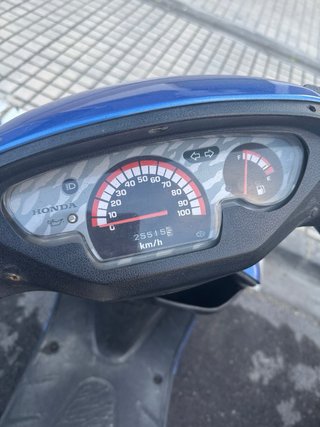 Moto Scooter Beige y Azul