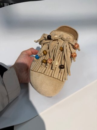 Mocassini donna beige con frange e perline