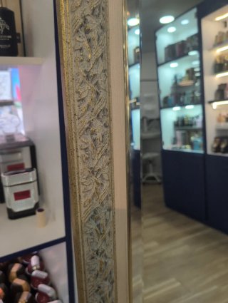 Espejo decorativo beige y dorado
