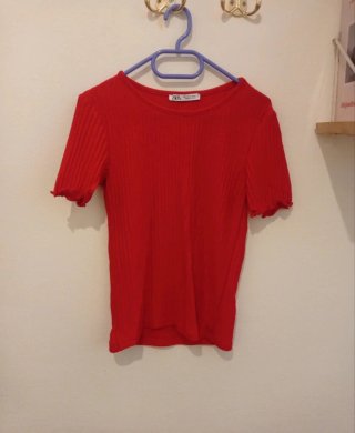 Camiseta ZARA roja manga corta