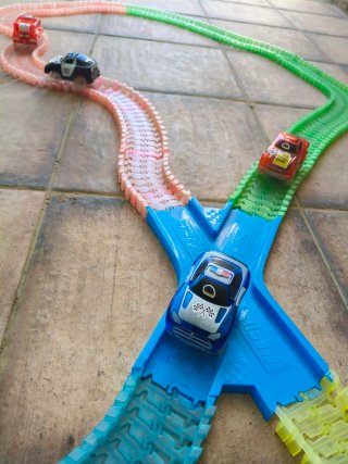 Circuito Magic Track con 4 coches
