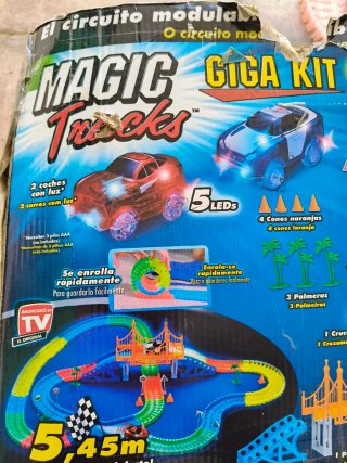 Circuito Magic Track con 4 coches