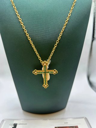 Conjunto Cadena y Cruz Oro 18K con Esmeraldas