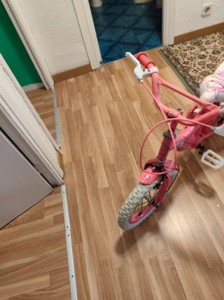 Bicicleta infantil rosa con ruedines Vintage