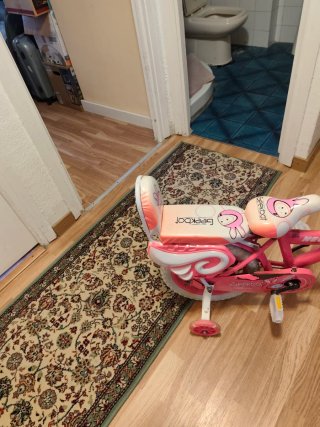 Bicicleta infantil rosa con ruedines Vintage