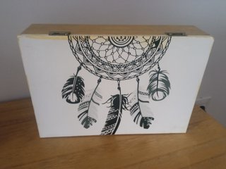Caja de madera con compartimentos