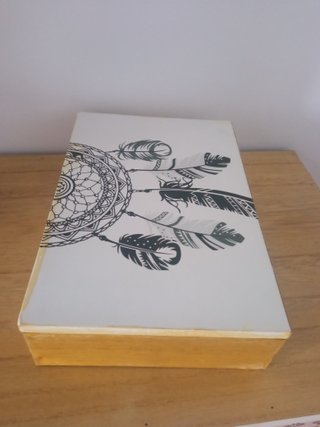 Caja de madera con compartimentos
