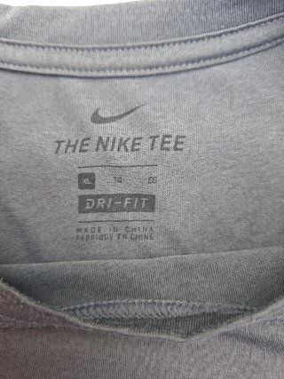 Camiseta Nike Dri-Fit Estilo Y2K