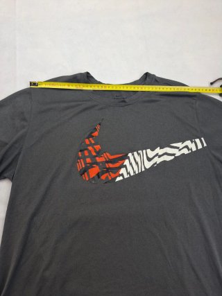 Camiseta Nike Dri-Fit Estilo Y2K