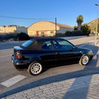 VOLKSWAGEN GOLF CABRIO