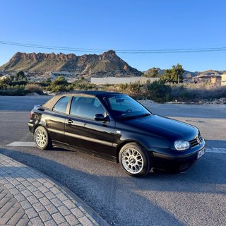 VOLKSWAGEN GOLF CABRIO