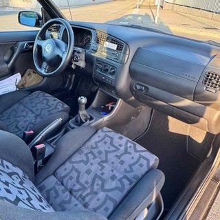 VOLKSWAGEN GOLF CABRIO