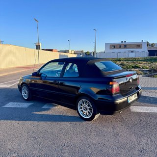 VOLKSWAGEN GOLF CABRIO