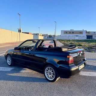 VOLKSWAGEN GOLF CABRIO