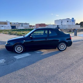 VOLKSWAGEN GOLF CABRIO