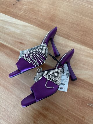 Sandalias Zara Moradas con Pedrería