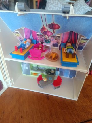 Casa Playmobil con figuras