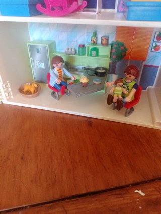 Casa Playmobil con figuras