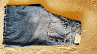 Bermudas vaqueras por debajo de la rodilla