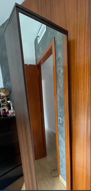 Zapatero alto con espejo