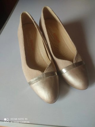 Zapatos de vestir Pitillos mujer beige y dorados