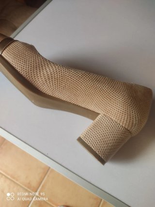 Zapatos de vestir Pitillos mujer beige y dorados