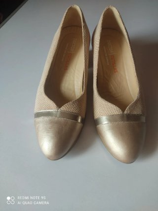Zapatos de vestir Pitillos mujer beige y dorados