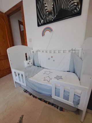 Juego de edredón y sábanas para cuna 120 x 60 cm.