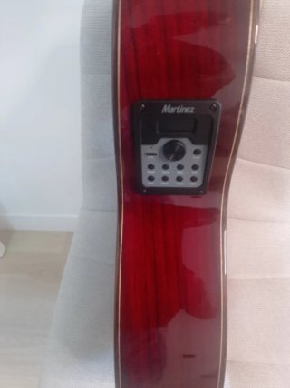 Guitarra flamenca autoamplificada
